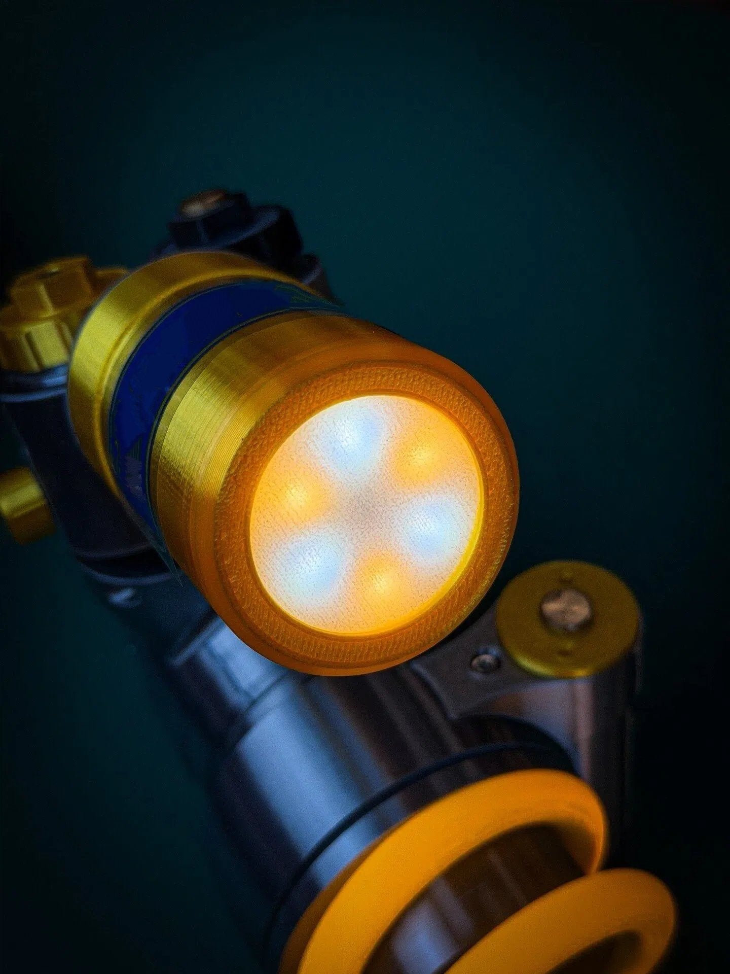 KRAFTLICHT™ – Die industrielle Schreibtischlampe mit Charakter